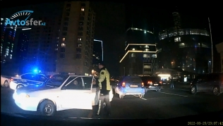 Neftçilər prospektini bir-birinə qatan "avtoşları" yol polisləri belə saxladı - ANBAAN VİDEO