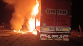 В Уджарском районе загорелся грузовик с 21 т груза в прицепе - ВИДЕО