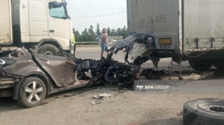 Minik avtomobili TIR-la toqquşdu, iki nəfər öldü - ADLAR   - FOTO - YENİLƏNİB