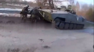 Atəşə tab gətirməyən Rusiya hərbçiləri texnikanı qoyub qaçdı - VİDEO 