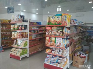 Oğurluq edən şəxs təhlükəsizlik kamerasına düşüb - VİDEO