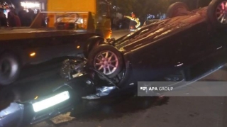 Mingəçevirdə "KİA" aşdı, yaralı var   - FOTO