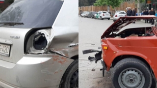 Gəncədə iki minik maşını toqquşdu  - FOTO