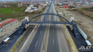 Bakı-Şamaxı yolunda yerüstü piyada keçidinin inşası yekunlaşır  - FOTO