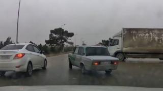 Водитель-наркоман сбежал от полиции и стал причиной ДТП в Баку  - ФОТО - ВИДЕО