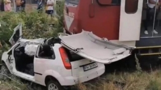 Müğənni qəzada öldü;  onun olduğu maşın qatarla toqquşub – ANBAAN VİDEO 