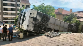 Türkiyədə tur avtobusu aşdı, 26 nəfər xəsarət aldı 