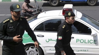 Polis avtomobilinə qumbara atıldı; 4 zabit yaralandı 