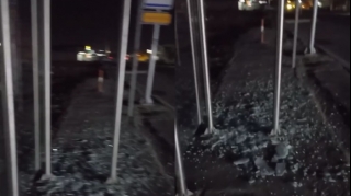 Bakıda avtobus dayanacağının şüşəsini sındırdılar - VİDEO 