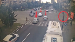 Svetofor görünmədiyi üçün sürücülər qırmızı işıqda hərəkət edirlər: Çıxış yolu budur - VİDEO