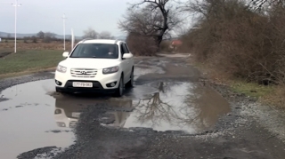 "Ustalarda qalmışıq, pul çatdıra bilmirik, gənclər kəndi tərk edirlər" - Sakinlərin yol problemi - VİDEO 