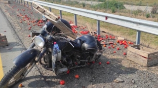 Lənkəranda yük avtomobili motosikletlə toqquşub, ölən var    - YENİLƏNİB