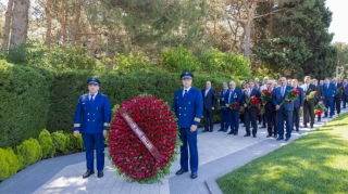 AZAL kollektivi Fəxri xiyabanı ziyarət edib - FOTOLAR 