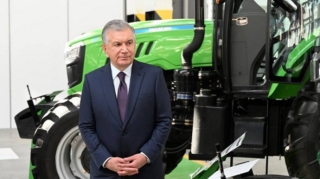 Özbəkistanda ilk universal traktor istehsal edilib