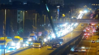 Nasaz maşın yolda qaldı, hərəkəti məhdudlaşdırdı - FOTO 