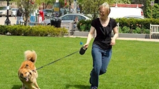 İtlərinin xaltası boğazına dolanan qadın faciəvi şəkildə öldü  - FOTO