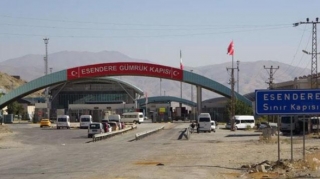 İran Türkiyə ilə quru sərhədlərini bağladı