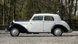 Bu məşhurun "Mercedes"i satışda: İçindən görün nələr çıxdı - FOTOLAR 