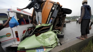 Sərnişin daşıyan yük maşını qəzaya uğrayıb: 14 ölü, 21 yaralı 