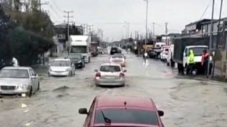 Bakıda yağış fəsadlara yol açdı - VİDEO 