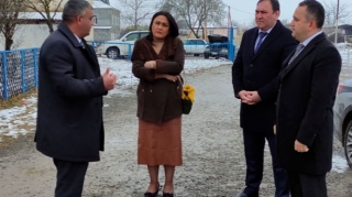 Rəsmi şəxslər qalmaqallı məktəbə  getdilər  - FOTO