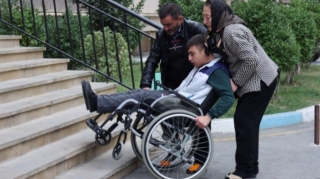 Bakıdakı pandusların bir hissəsi standartlara uyğun deyil - RƏSMİ HESABAT 