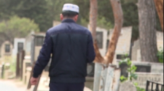 Bakıda "molla" oxuduğu duanı yarımçıq kəsib qaçdı  - VİDEO