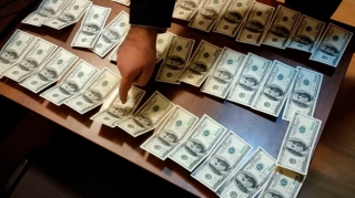 Şirvanda saxta dollar satan dəstə üzvləri saxlanılıb  - VİDEO