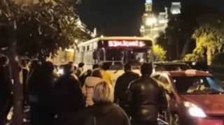 Хаос в системе общественного транспорта столицы: заторы, давка, переполненные автобусы  - ВИДЕО