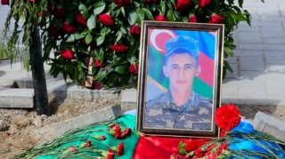 Gənc oğlan əsgər yoldaşını "yetim"  sözünə görə yatdığı yerdə güllələdi