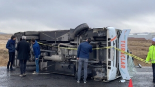 Bir gündə ikinci avtobus qəzası: 12 turist yaralandı 