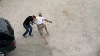 “Parkovşik” ödənişə görə sürücünü tapanca ilə vurdu – ANBAAN VİDEO  