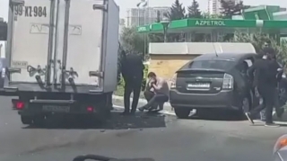 Bakının “Prius” bəlası:  Prospektlərin kəsişməsində ağır qəza - VİDEO 