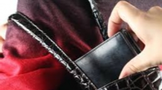 Qadını dəmir parçası ilə qorxudub...