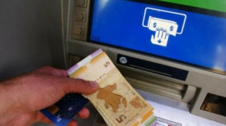Bankomatdan çıxan yarasız pula görə kim məsuliyyət daşıyır? - AÇIQLAMA 