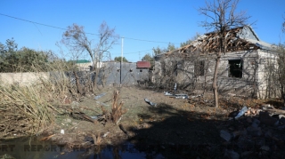 Ermənilərin atdığı mərmi evləri və mağazaları dağıdıb  - FOTO