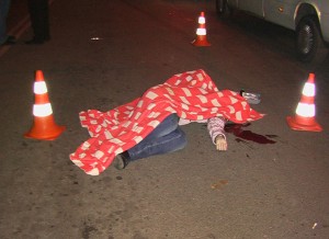 Sürücü maşını piyadaların üstünə sürdü: 3 ölü, xəsarət alanlar var