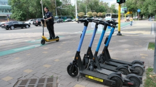 В Казахстане электросамокаты приравняли к транспорту: номера, страховка и права 