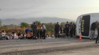 Toydan qayıdanlar ağır qəzaya düşdülər: 17 yaralı  - FOTO
