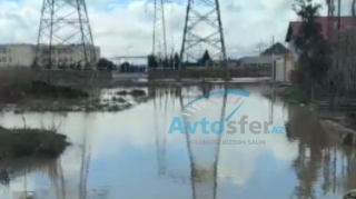 Yağış bir həftə əvvəl yağıb, Məmmədli qəsəbəsinin yolları hələ də su altındadır - VİDEO 