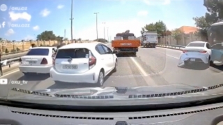 Aeroport yolunda 3 nəqliyyat vasitəsi toqquşdu - VİDEO 