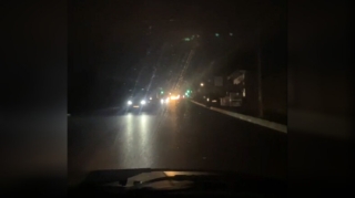 Azərbaycanda yolda təhlükəli vəziyyət - Göz-gözü GÖRMÜR - VİDEO 