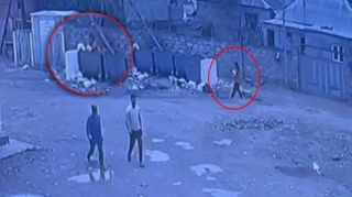 Bakıda anası tərəfindən zibil qutusuna atılan körpənin tapılma GÖRÜNTÜLƏRİ   - VİDEO