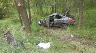 İmişlidə avtomobil dərəyə aşıb, xəsarət alanlar var 