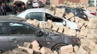 Bakıda qəzalı hasar uçdu:  Avtomobillər yararsız hala düşdü - VİDEO 