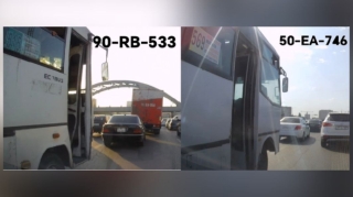 Bakı-Sumqayıt yolunda avtobus sürücüləri hərəkət zamanı qapıları açdılar  - VİDEO