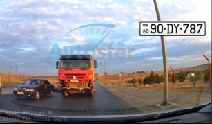 Bakıda əks yola çıxan yük maşını sürücüləri qorxuya saldı - VİDEO