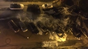 Binanın qarşısında park edilmiş 10 yaxın avtomobil yanıb - FOTO