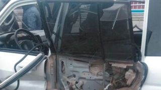 Sürücüsü içində olan maşın qəfil partladı  - FOTO