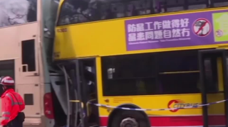 В Гонконге при столкновении автобусов пострадали почти 40 человек 